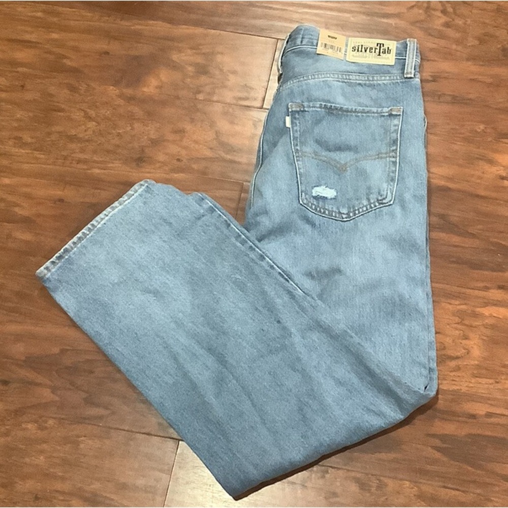 NEW Levis SilverTab '94 Baggy Distressed Light Wash Womens Denim Jeans 31x31